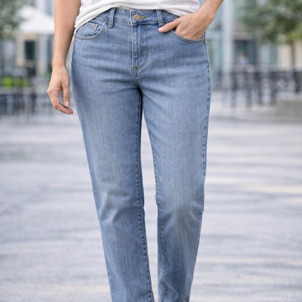St. John’s Bay Secretly Slender Classic Fit Capri Jeans Size 4 NWT